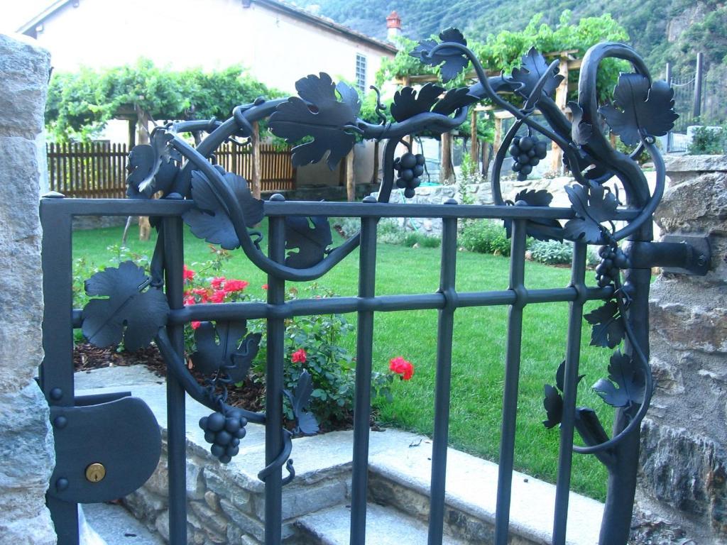 La Maison Des Vignerons Chambres D'Hotes B&B Donnaz Oda fotoğraf